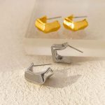 Trendy metallic earrings